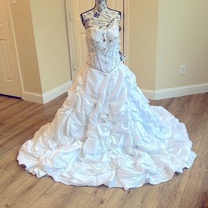 NWT 2 Piece Corset Bodice/Skirt Quinceañera Dress White Size 12 Mary’s Princess